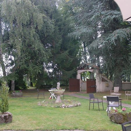 Hostellerie Saint Clement Vic-sur-Cère Exteriör bild
