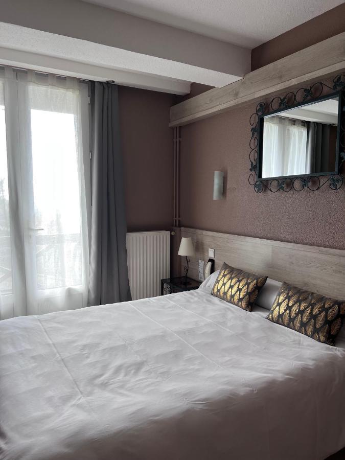 Hostellerie Saint Clement Vic-sur-Cère Exteriör bild