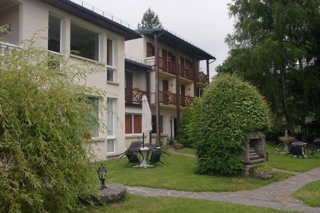 Hostellerie Saint Clement Vic-sur-Cère Exteriör bild