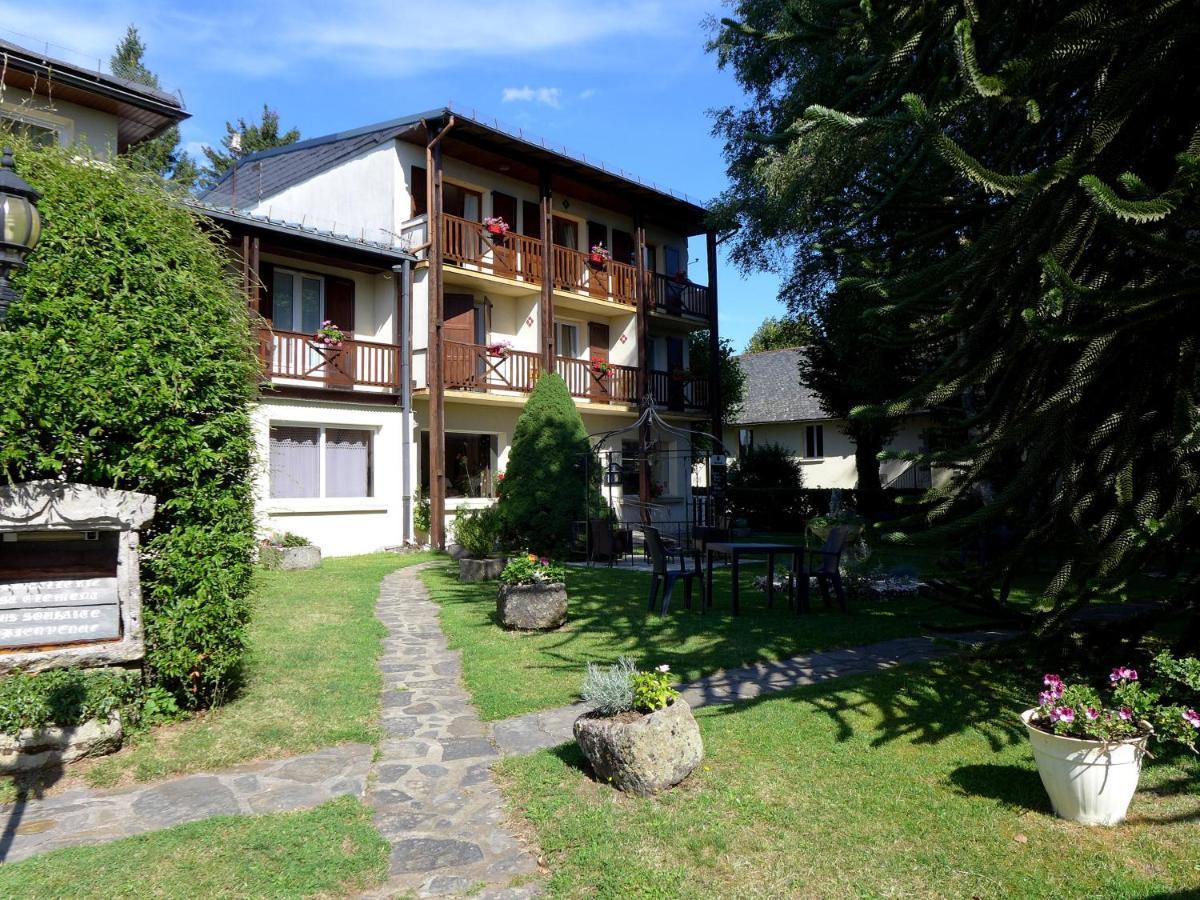 Hostellerie Saint Clement Vic-sur-Cère Exteriör bild